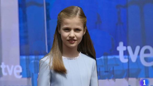 Leonor abdicará La Corona para presentar informativos